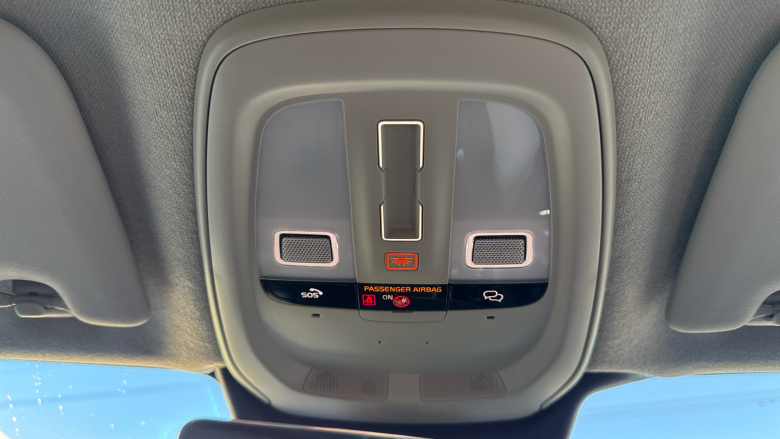 Volvo XC40 2.0 B4P Ultra Dark 5dr Auto Petrol Estate